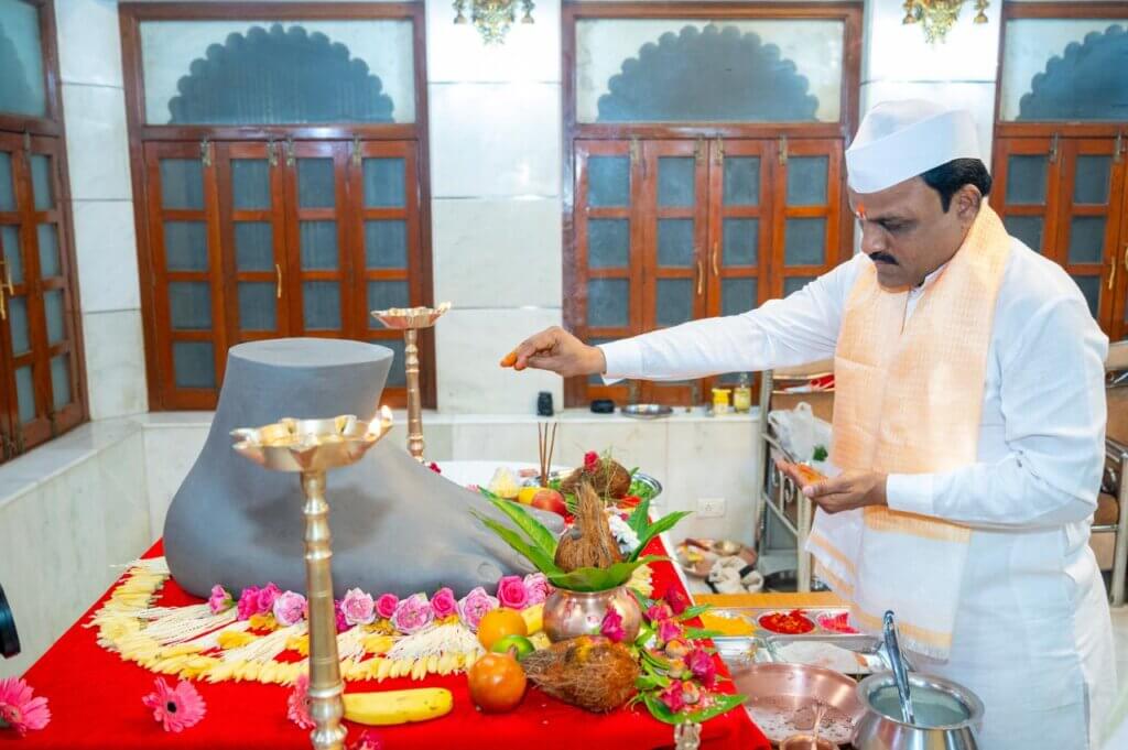 Shree Ganesh Muhurta Pujan of Lalbaugcha Raja